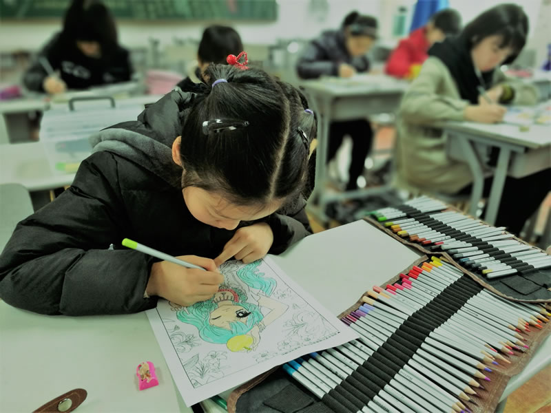 学生作画